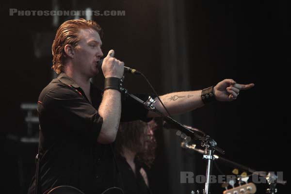 QUEENS OF THE STONE AGE - 2007-07-01 - CERGY - Base de Loisirs - Joshua Michael Homme III - Michael Jay Shuman